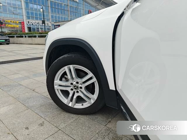 Mercedes-Benz GLB 2023 Белый из Китая, фото 2