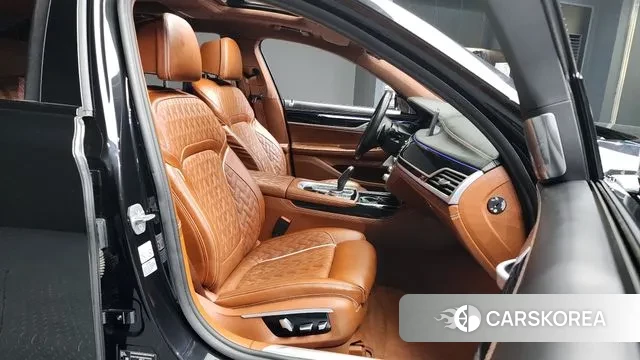 BMW 7 Series (G11) 2021 Черный из Кореи, фото 2