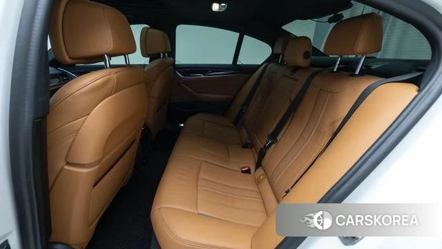 BMW 5 Series (G30) 2021 Белый из Кореи, фото 2