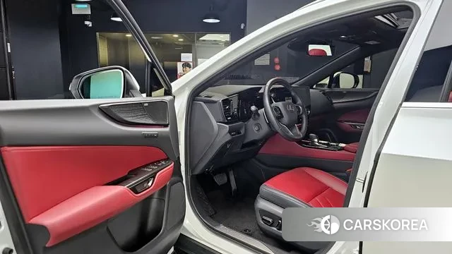 Lexus NX350h Second generation 2024 Белый из Кореи, фото 2