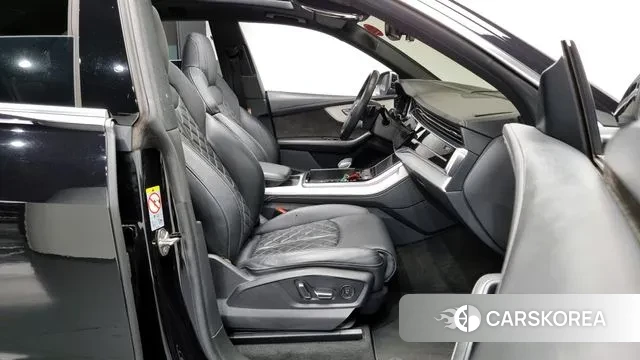 Audi Q8 (4M) 2021 Черный из Кореи, фото 2