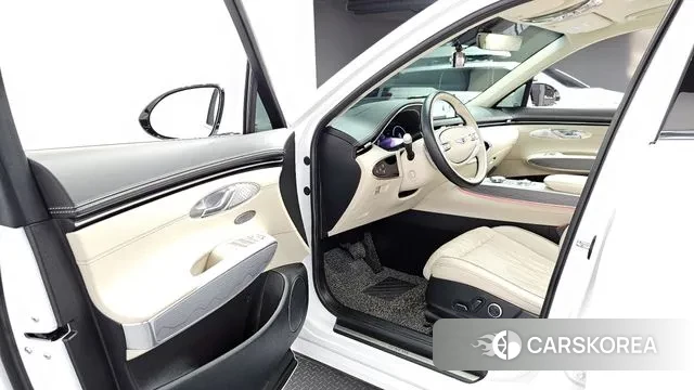 Genesis GV70 2023 Белый из Кореи, фото 2