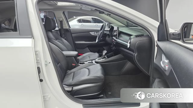 Kia The New K3 2nd generation 2022 Белый из Кореи, фото 2