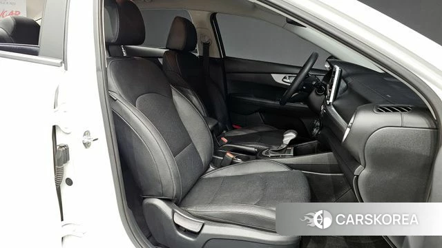 Kia The New K3 2nd generation 2022 Белый из Кореи, фото 2
