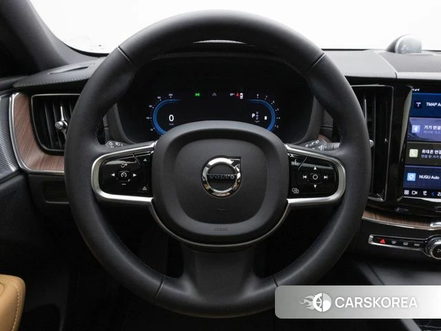 Volvo XC60 second Generation 2023 Белый из Кореи, фото 2