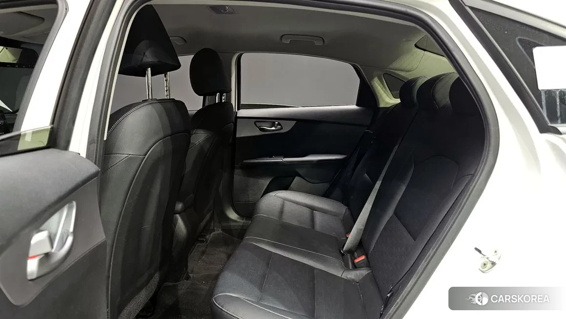 Kia The New K3 2nd generation 2021 Белый из Кореи, фото 2