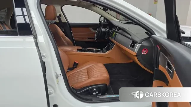 Jaguar XF (X260) 2019 Белый из Кореи, фото 2