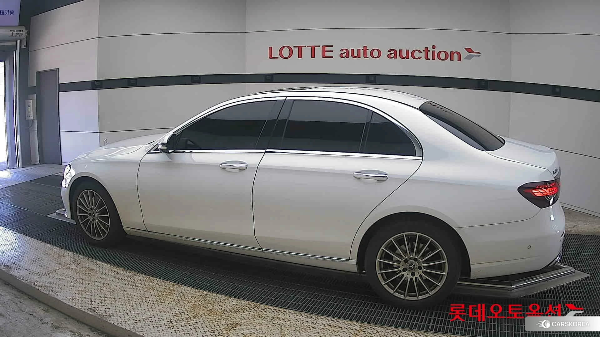 Mercedes-Benz Mercedes-Benz E250 2022 149-POLAR WHITE (BENZ) из Кореи, фото 2