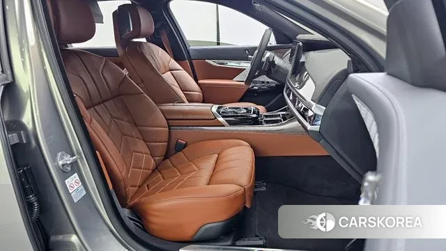 BMW 7 Series (G70) 2024 Серый из Кореи, фото 2