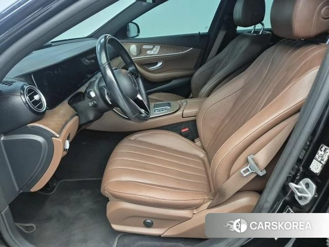 Mercedes-Benz E-Class W213 2022 Черный из Кореи, фото 2