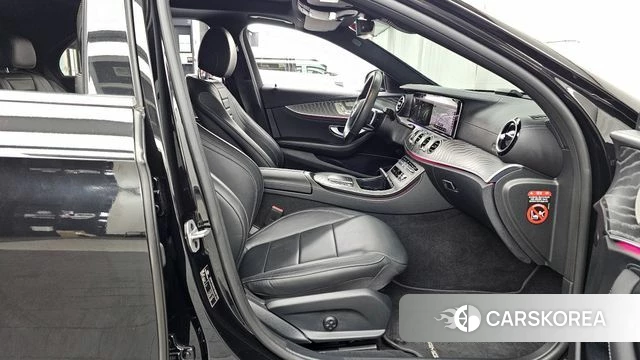 Mercedes-Benz E-Class W213 2021 Черный из Кореи, фото 2