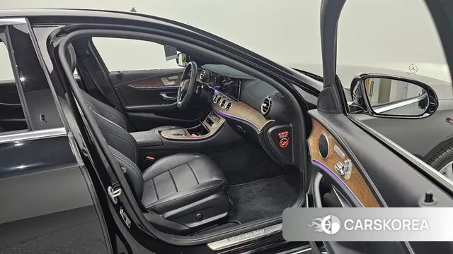 Mercedes-Benz E-Class W213 2022 Черный из Кореи, фото 2