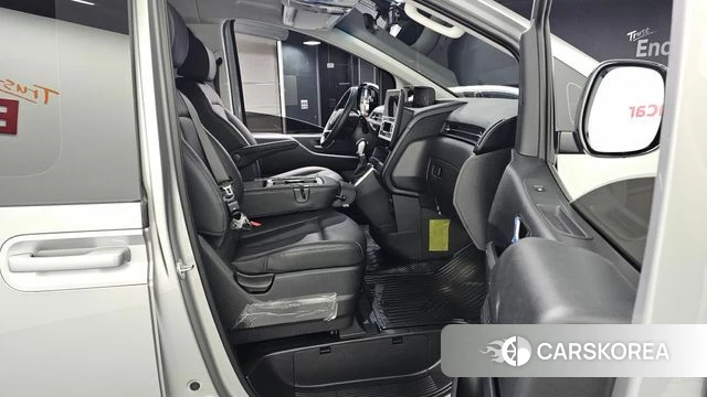 Hyundai Staria 2025 Серебряный из Кореи, фото 2