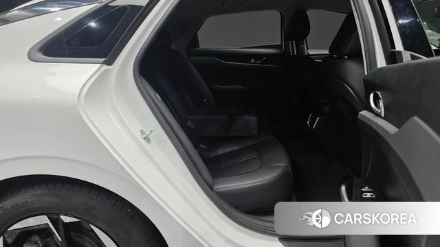 Kia The New K5 3rd generation 2024 Белый из Кореи, фото 2