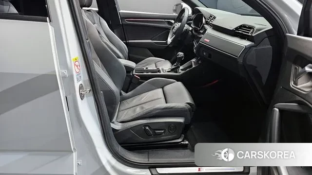 Audi Q3 (F3) 2023 Белый из Кореи, фото 2