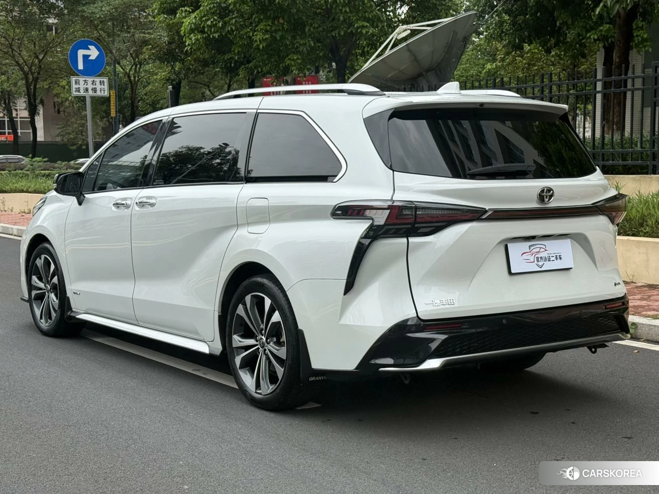 Toyota Granvia 2024 Белый из Китая, фото 2