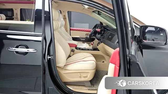 Kia The New Carnival 2019 Черный из Кореи, фото 2