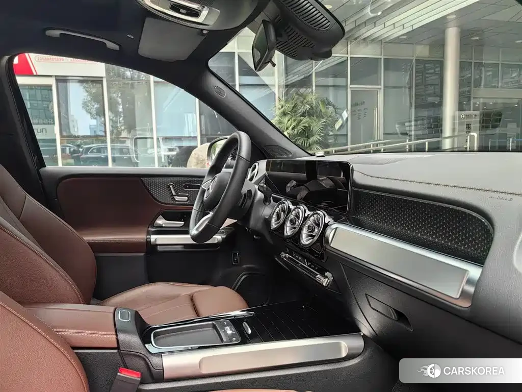 Mercedes-Benz GLB 2025 Черный из Китая, фото 2