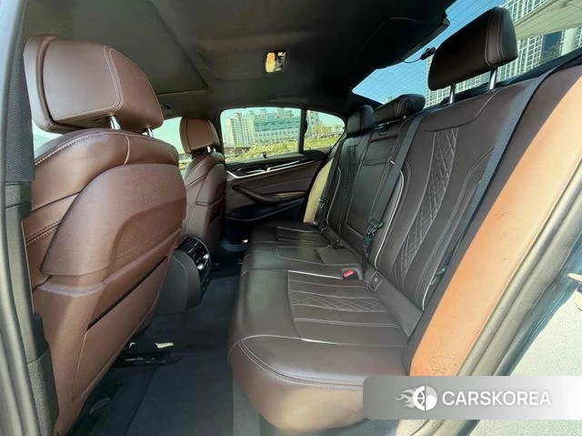 BMW 5 Series (G30) 2019 Серый из Кореи, фото 2