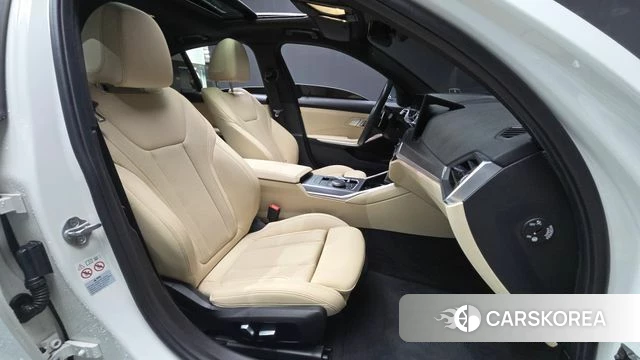 BMW 3 Series (G20) 2023 Белый из Кореи, фото 2