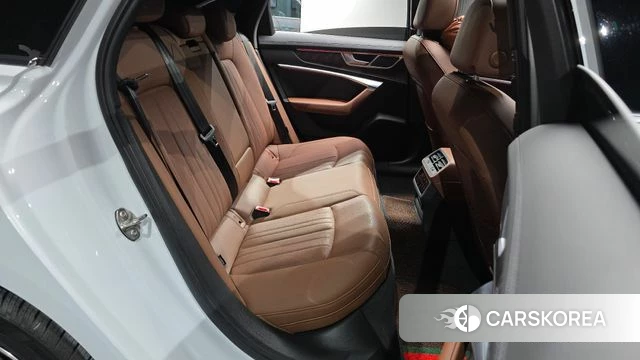 Audi A6 (C8) 2021 Белый из Кореи, фото 2