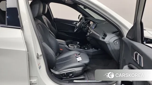 BMW 1 Series (F40) 2022 Белый из Кореи, фото 2