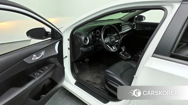 Kia The New K3 2nd generation 2022 Белый из Кореи, фото 2