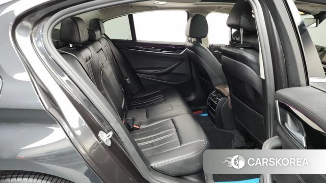 BMW 5 Series (G30) 2018 Серый из Кореи, фото 2