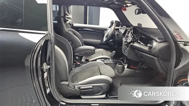 Mini Cooper S 2023 Черный из Кореи, фото 2