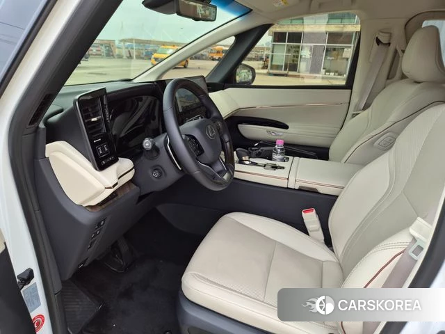 Lexus LM Second Generation 2025 Белый из Кореи, фото 2