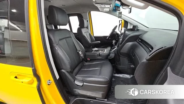 Hyundai Staria 2024 Желтый из Кореи, фото 2