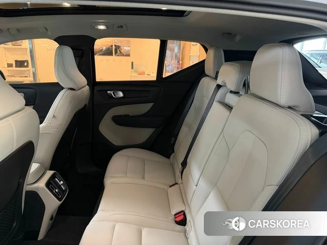 Volvo XC40 2026 Белый из Кореи, фото 2