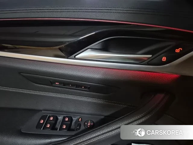 BMW 5 Series (G30) 2018 Черный из Кореи, фото 2