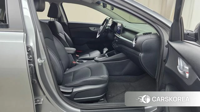 Kia The New K3 2nd generation 2023 Серый из Кореи, фото 2