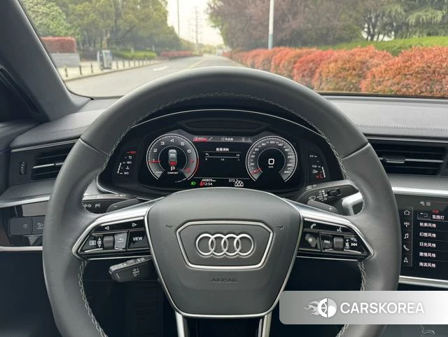 Audi A6L 2021 Темно-серый из Китая, фото 2