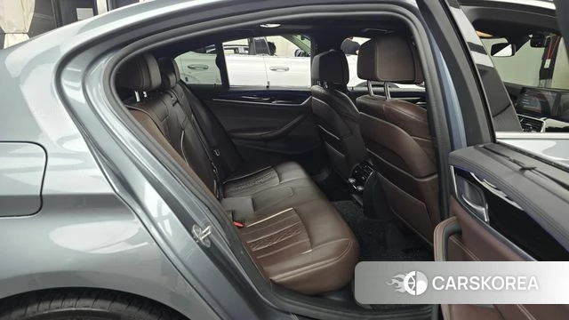 BMW 5 Series (G30) 2019 Серебристо-серый из Кореи, фото 2