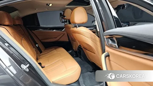 BMW 5 Series (G30) 2020 Серый из Кореи, фото 2