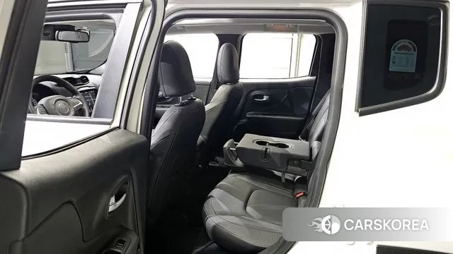 Jeep Renegade 2023 Белый из Кореи, фото 2