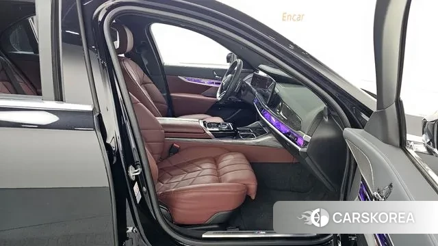 BMW 7 Series (G70) 2024 Черный из Кореи, фото 2