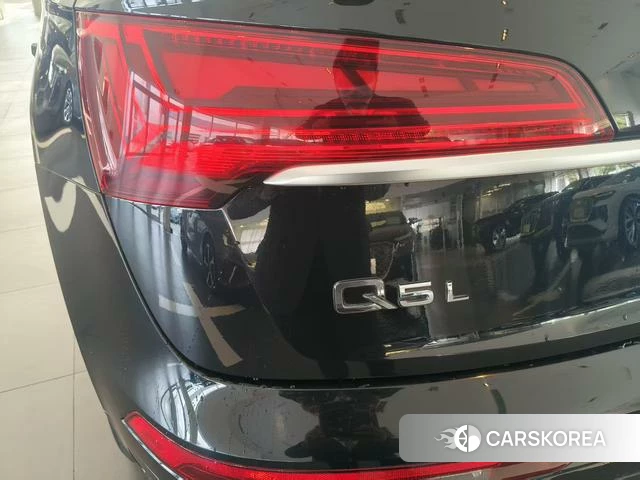 Audi Q5L 2022 Черный из Китая, фото 2