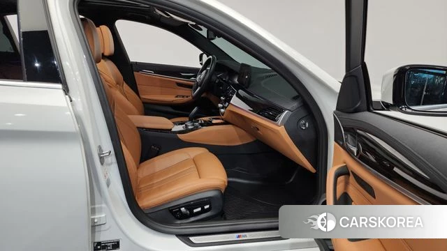 BMW 5 Series (G30) 2022 Белый из Кореи, фото 2