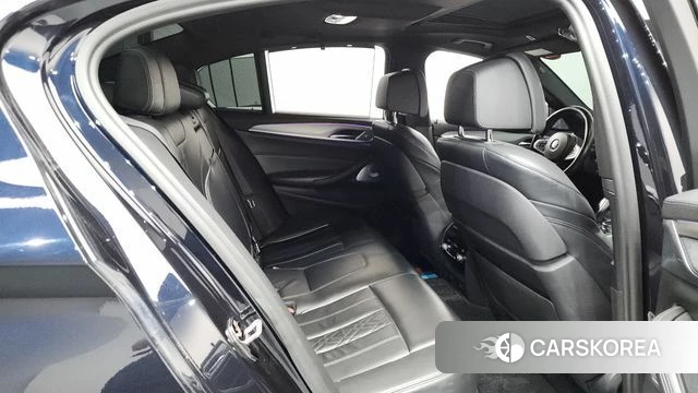 BMW 5 Series (G30) 2018 Черный из Кореи, фото 2