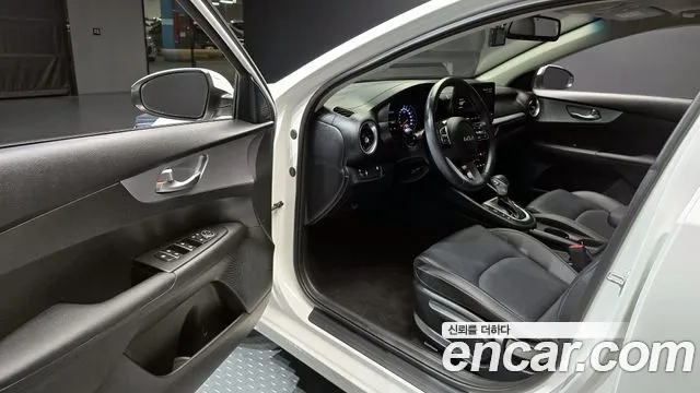 Kia The New K3 2nd generation 2021 Белый из Кореи, фото 2