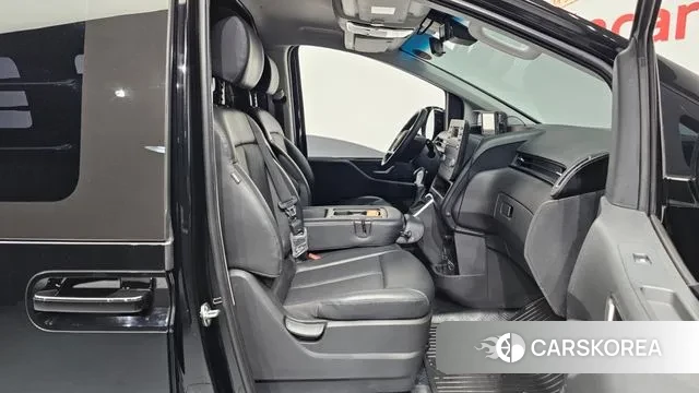 Hyundai Staria 2023 Черный из Кореи, фото 2