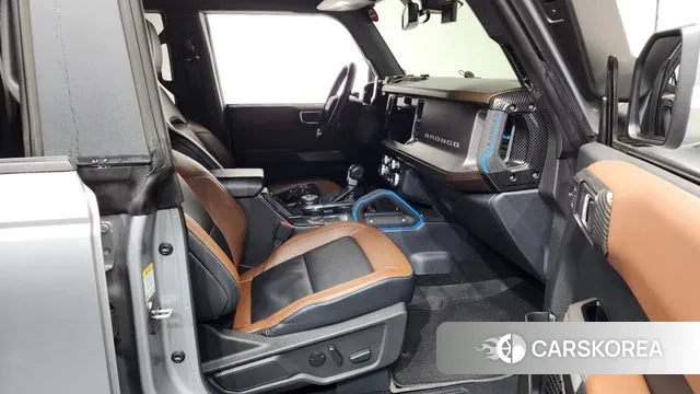 Ford Bronco 6th Generation 2022 Серебряный из Кореи, фото 2