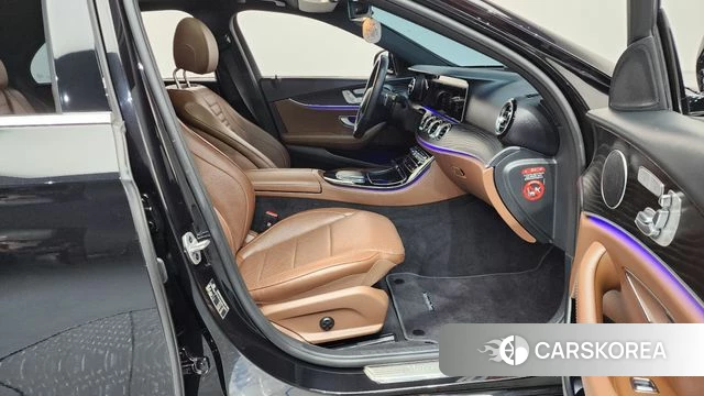 Mercedes-Benz E-Class W213 2023 Черный из Кореи, фото 2