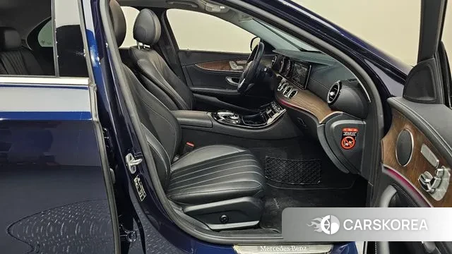 Mercedes-Benz E-Class W213 2019 Синий из Кореи, фото 2