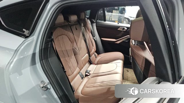 BMW X6 (G06) 2023 Серебристо-серый из Кореи, фото 2