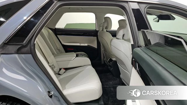 Hyundai Grandeur (GN7) 2023 Светло-серебряный цвет из Кореи, фото 2