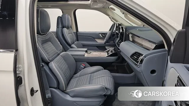 Lincoln Navigator 4th generation 2023 Белый из Кореи, фото 2